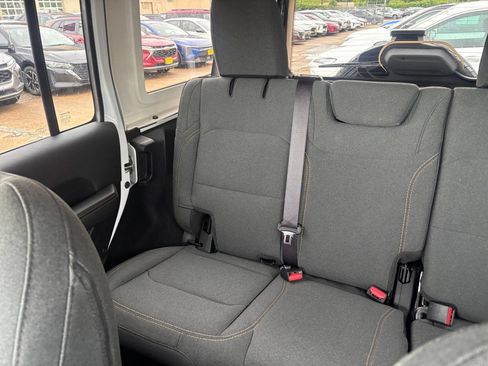 Used 2025 Jeep Wrangler Unlimited Sahara AWD/4WD image 38