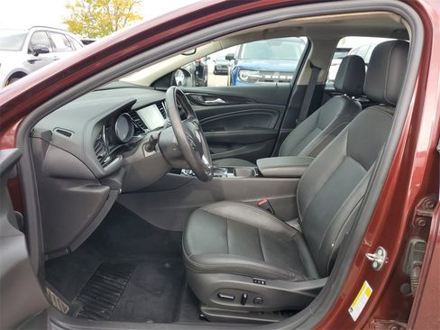 Used 2018 Buick Regal Essence w/ Driver Confidence Package #1 image 10