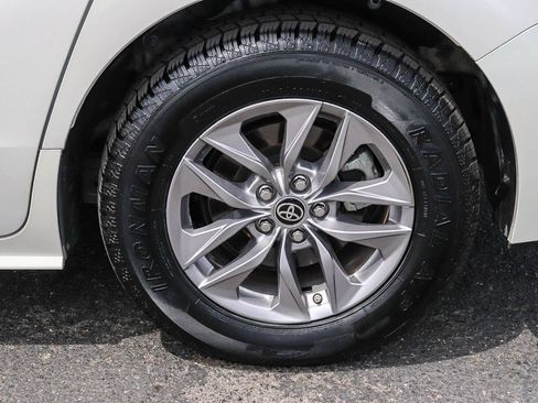 Used 2021 Toyota Sienna XLE w/ XLE Plus Package FWD image 14