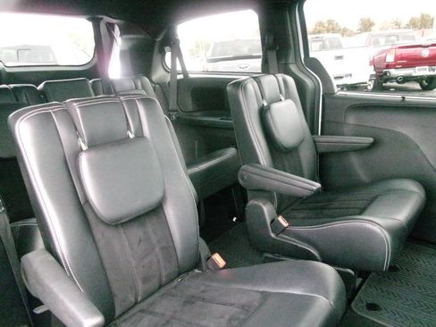 Used 2018 Dodge Grand Caravan SXT w/ Driver Convenience Group image 24