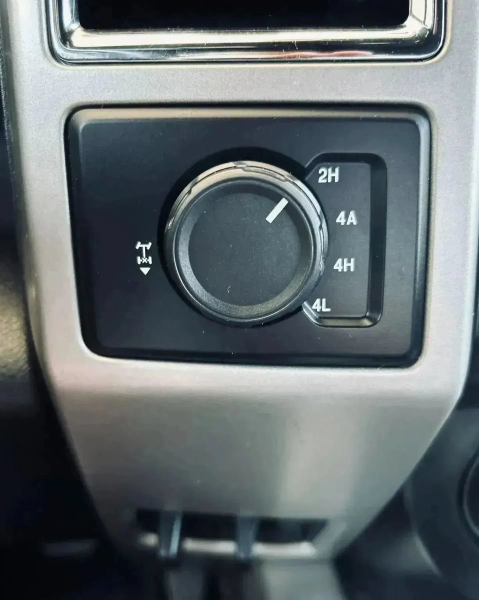 Used 2015 Ford F150 Lariat AWD/4WD image 14