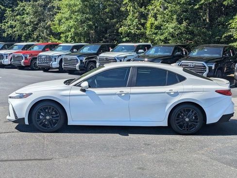 Used 2025 Toyota Camry SE w/ Convenience Package FWD image 4