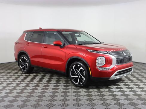 Used 2024 Mitsubishi Outlander SE AWD/4WD image 2