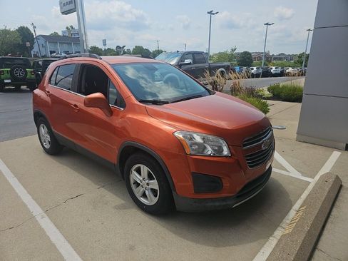 Used 2016 Chevrolet Trax LT w/ LT Convenience Package FWD image 2