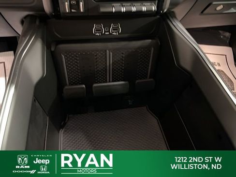 New 2026 RAM 2500 Laramie w/ Night Edition AWD/4WD image 30