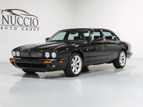 Used 1998 Jaguar XJ8 RWD image 25