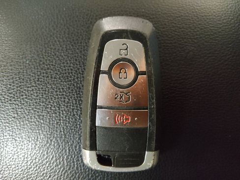 Used 2020 Ford Fusion SE FWD image 32
