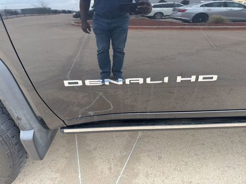 Used 2021 GMC Sierra 2500 Denali w/ Denali Black Diamond Edition image 11