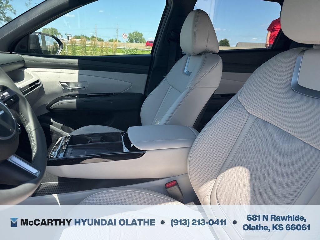 Used 2025 Hyundai Tucson Limited AWD/4WD image 4