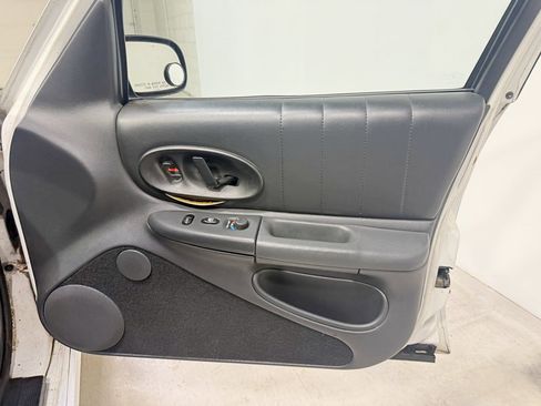 Used 1997 Oldsmobile Cutlass Supreme SL image 39