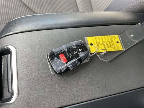 Used 2023 Toyota Highlander LE image 31