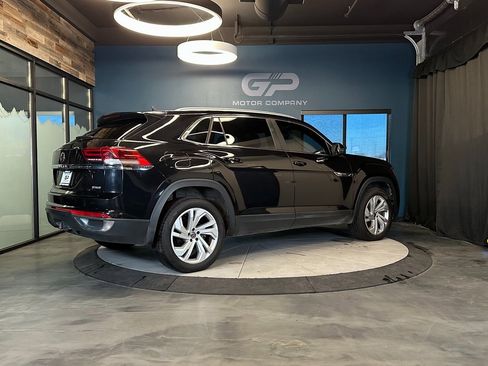 Used 2020 Volkswagen Atlas Cross Sport SEL image 3