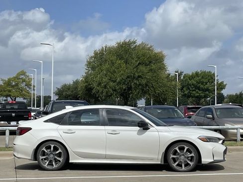 Used 2025 Honda Civic Sport image 3