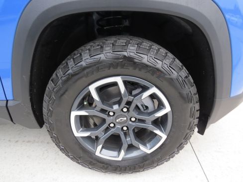 New 2026 Chevrolet Equinox ACTIV w/ Convenience Package III FWD image 8
