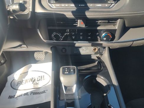 Used 2024 Nissan Rogue S image 11