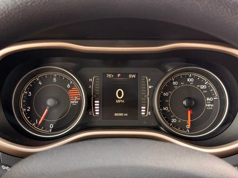 Used 2018 Jeep Cherokee Latitude w/ Safety Group AWD/4WD image 29