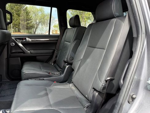Used 2023 Lexus GX 460 Luxury w/ Sport Design Package image 17