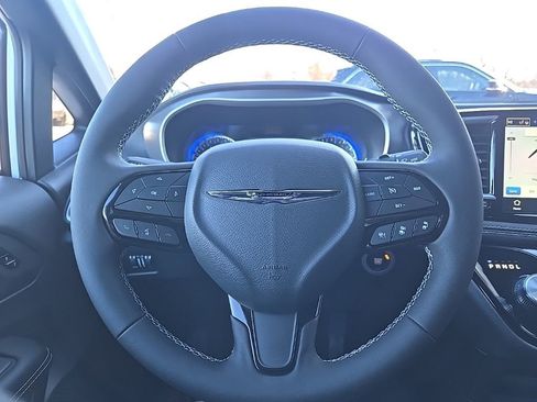 New 2026 Chrysler Pacifica Select w/ S Appearance Package image 38