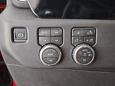 Used 2026 GMC Sierra 1500 SLT AWD/4WD image 24