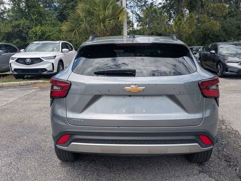 Used 2025 Chevrolet Trax LT w/ LT Convenience Package FWD image 35