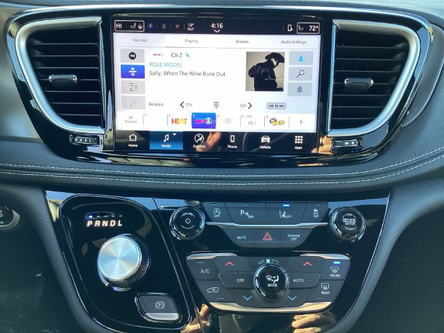 New 2026 Chrysler Pacifica Select FWD image 11