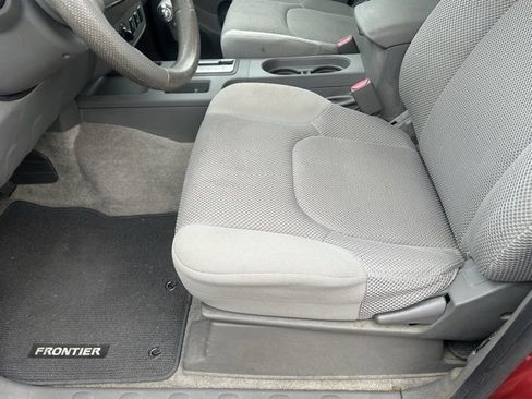 Used 2012 Nissan Frontier SV w/ SV Premium Utility Pkg image 10