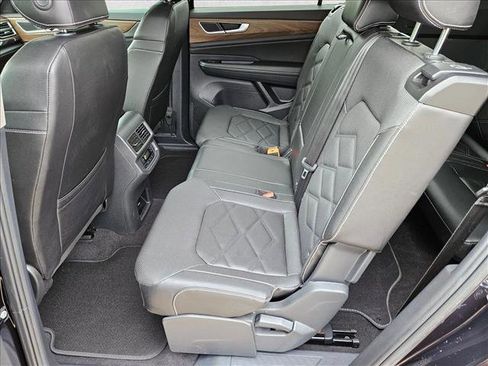 Used 2024 Volkswagen Atlas SE FWD image 16