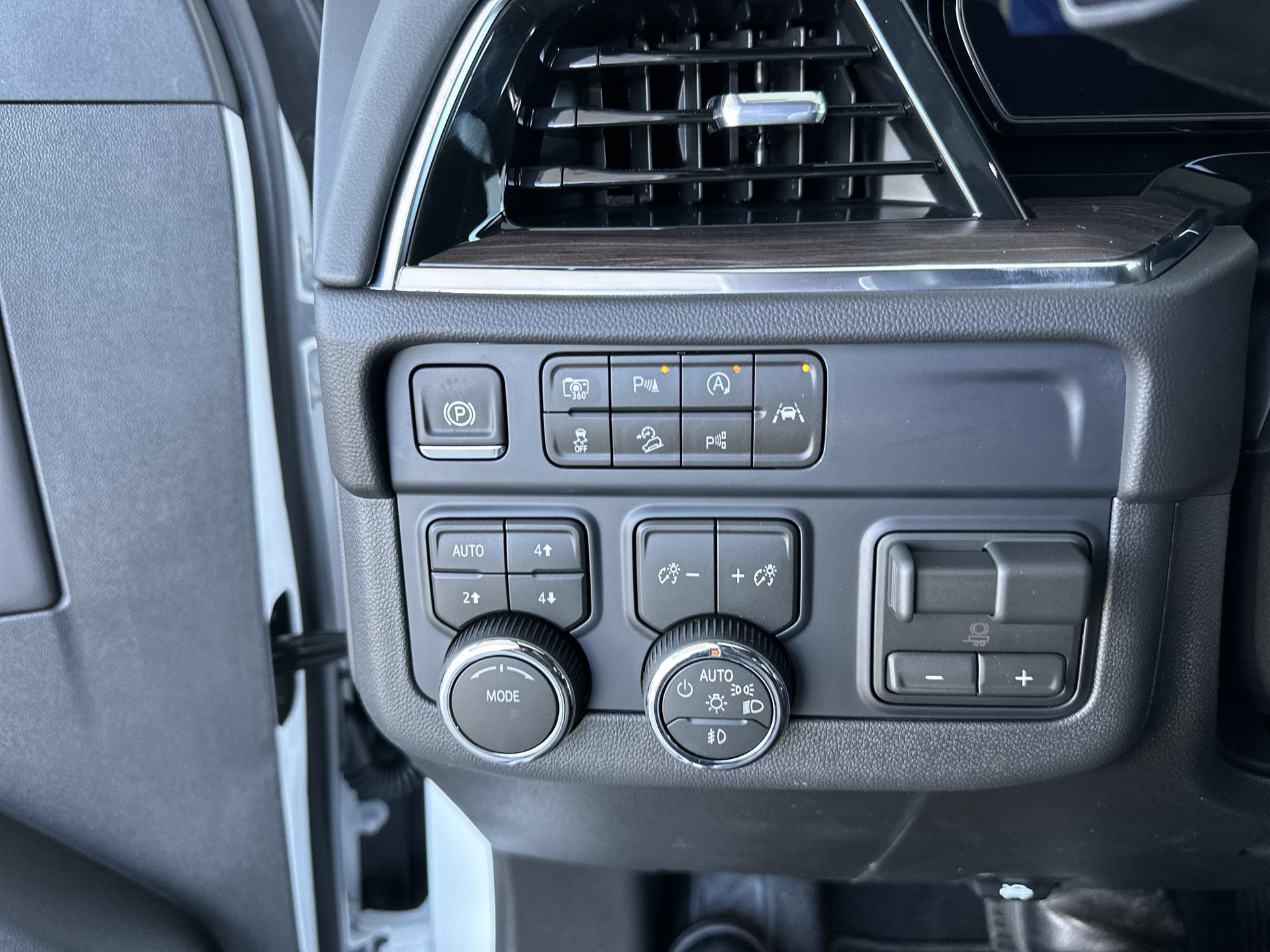 New 2027 Chevrolet Tahoe Z71 w/ Comfort Package AWD/4WD image 18