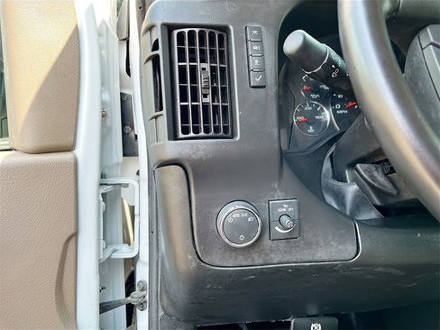 Used 2023 GMC Savana 3500 Extended w/ Driver Convenience Package image 10