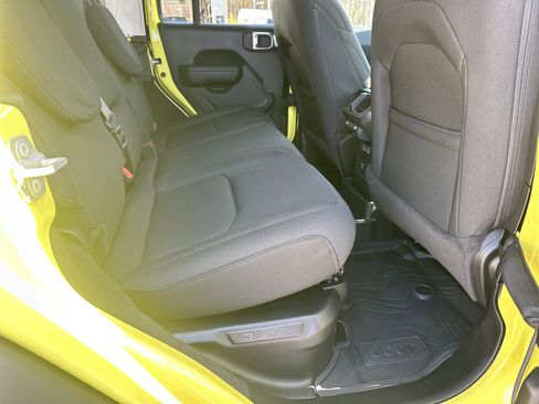 Used 2023 Jeep Wrangler Unlimited w/ Sun & Screen Package image 19