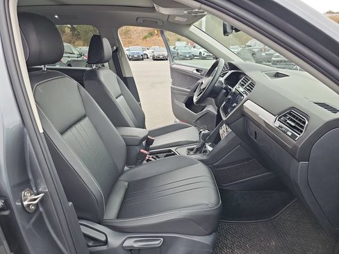Used 2023 Volkswagen Tiguan SE FWD image 13