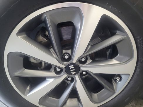 Used 2019 Kia Sorento EX FWD image 31