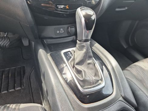 Used 2020 Nissan Rogue SV FWD image 15