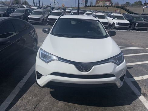 Used 2018 Toyota RAV4 LE image 2