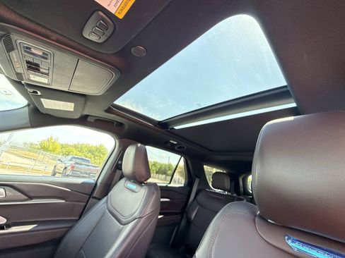 Used 2025 Ford Explorer Platinum RWD image 16