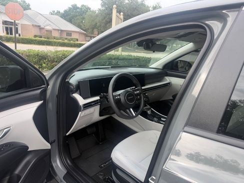 Used 2025 Hyundai Tucson SE FWD image 13