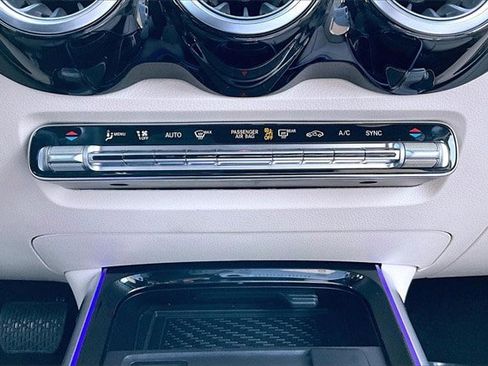 Certified 2025 Mercedes-Benz GLB 250 4MATIC image 18