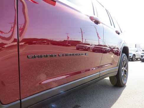 New 2026 Jeep Grand Cherokee Altitude RWD image 11