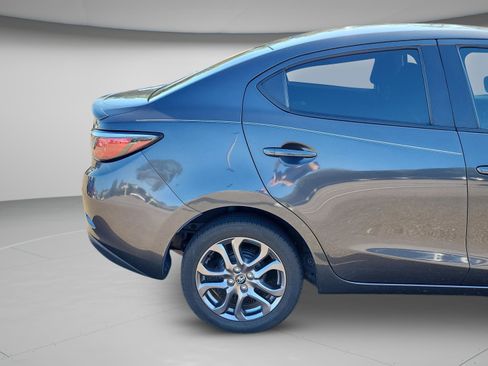 Used 2019 Toyota Yaris XLE image 26