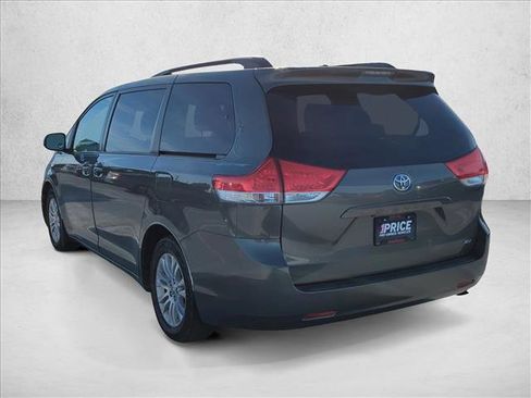 Used 2011 Toyota Sienna XLE image 7