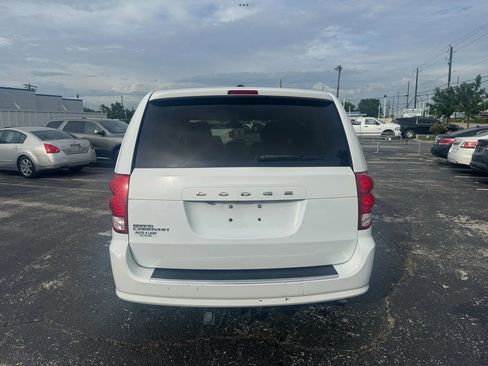 Used 2019 Dodge Grand Caravan SE w/ UConnect Hands-Free Group FWD image 7