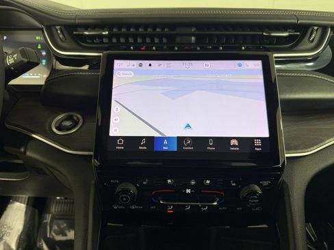 Used 2022 Jeep Grand Cherokee Limited 4xe w/ Luxury Tech Group II image 19