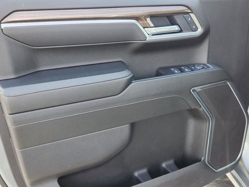 Used 2025 Chevrolet Silverado 1500 LT image 6