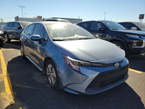 Used 2022 Toyota Corolla LE image 3