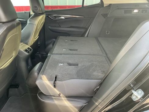 Used 2023 Buick Envision Essence image 38