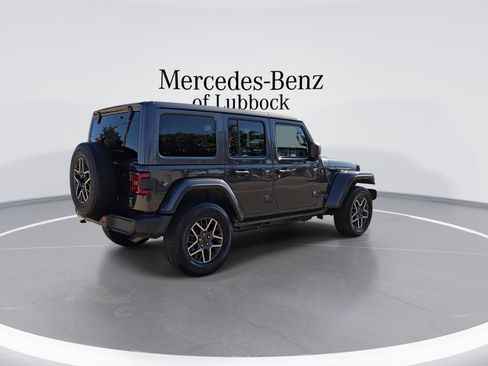 Used 2025 Jeep Wrangler Unlimited Sahara AWD/4WD image 9