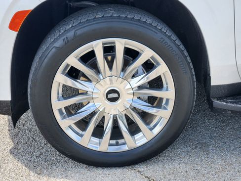 Certified 2024 Cadillac Escalade ESV Luxury RWD image 30