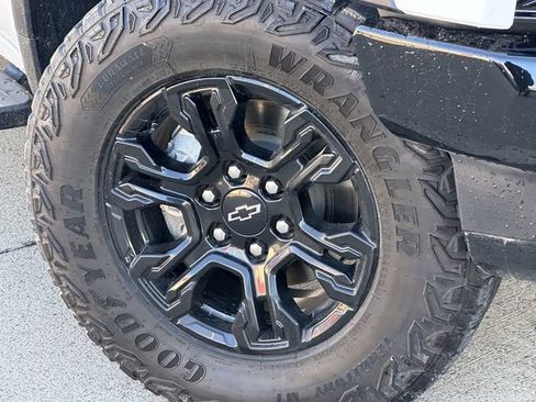 Used 2023 Chevrolet Silverado 1500 ZR2 w/ Technology Package AWD/4WD image 13