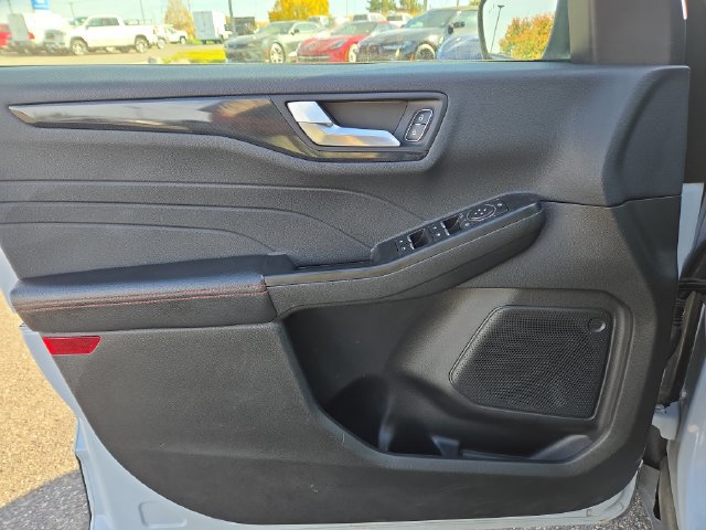 Used 2025 Ford Escape ST-Line Select AWD/4WD image 14