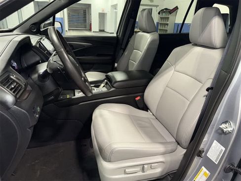 Certified 2025 Honda Passport EX-L image 15